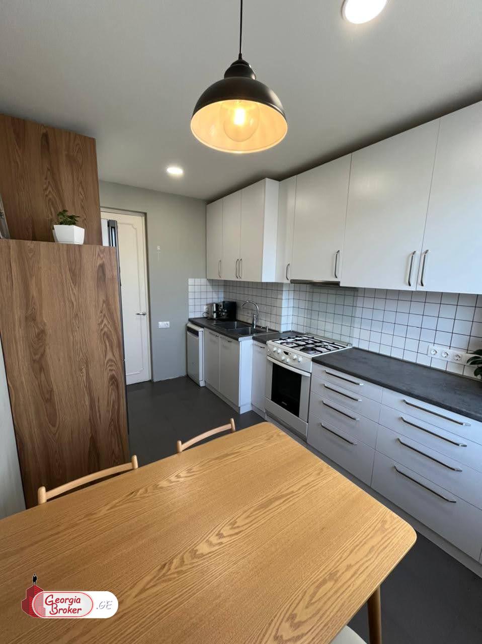 იყიდება ახალი გარემონტებული 4 ოთახიანი ბინა